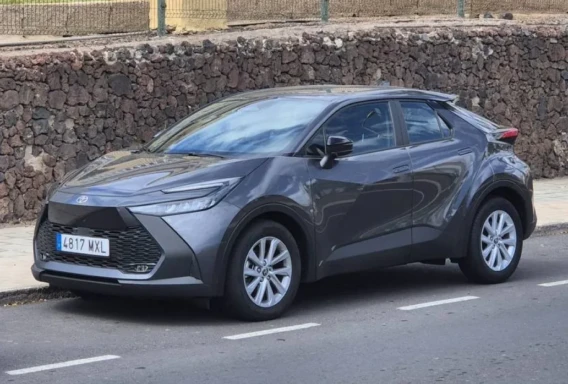Toyota C-HR Hybrid (Automāts, 1.8 L, 5 vietas)